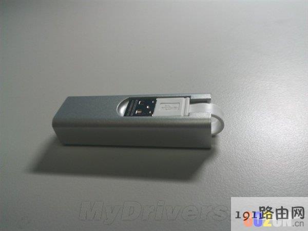 比AA电池略大 发布全球最小无线路由