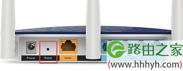 按住Reset按钮5-10秒的时间,把TL-WDR6300恢复出厂设置