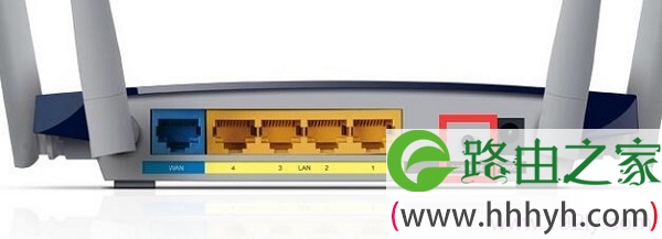 按住OSS/RESET按钮，把TL-WDR3320恢复出厂设置