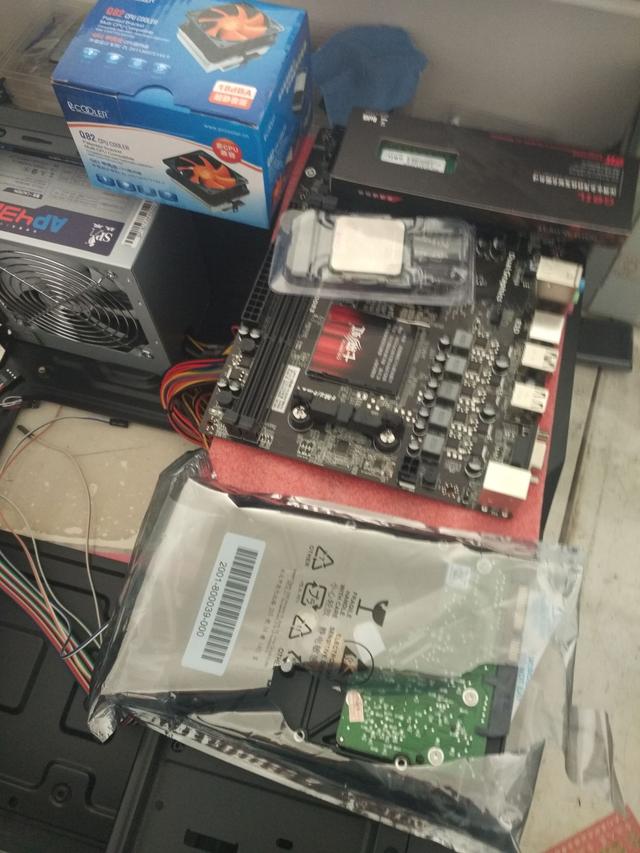 自己怎么组装电脑?新手组装电脑的方法