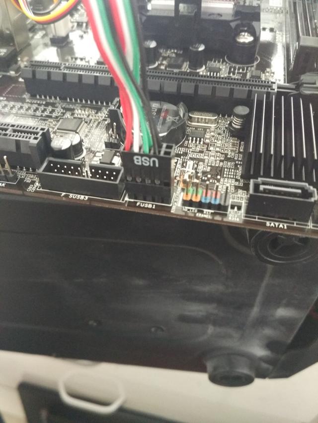 自己怎么组装电脑?新手组装电脑的方法