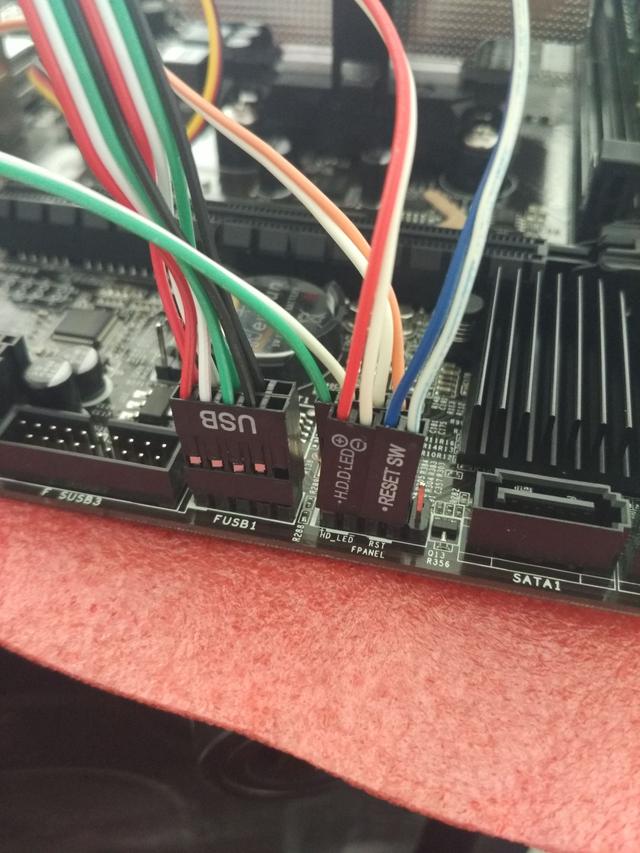 自己怎么组装电脑?新手组装电脑的方法