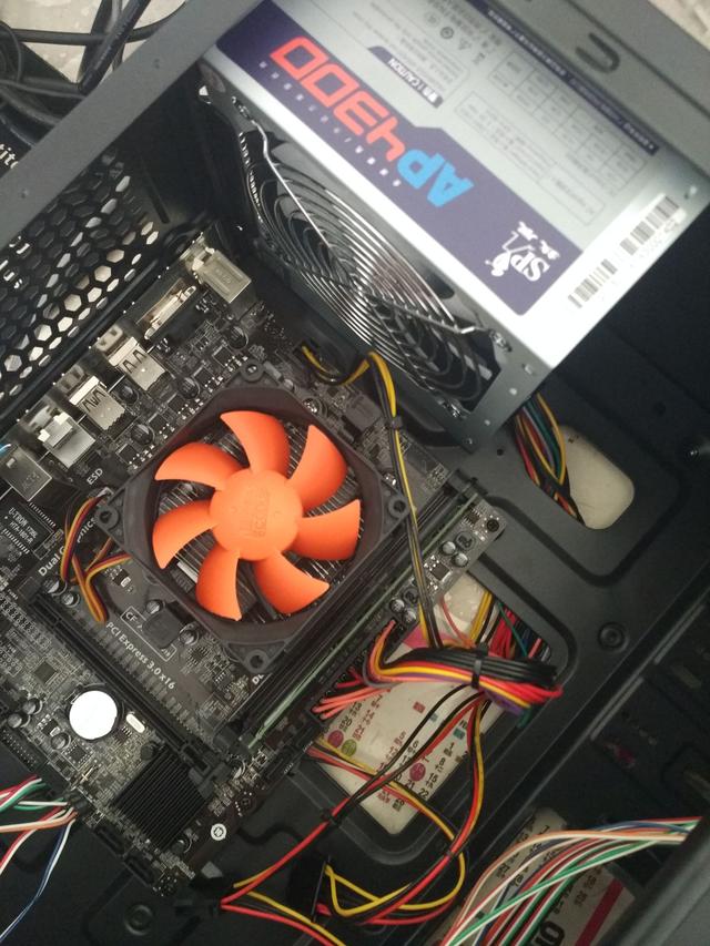 自己怎么组装电脑?新手组装电脑的方法