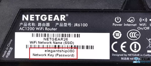 在路由器底部铭牌中查看默认wifi密码