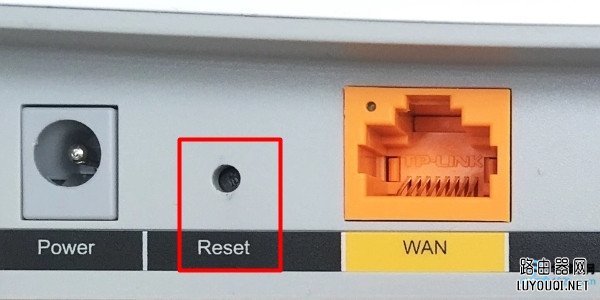 长按复位按钮，把tplink恢复出厂设置