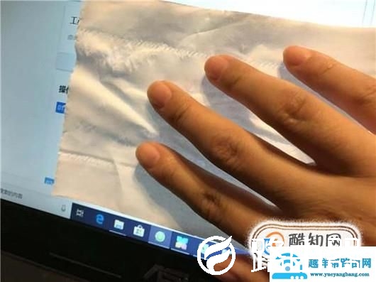 如何清洗笔记本电脑屏幕(笔记本液晶屏幕清洁保养技巧)