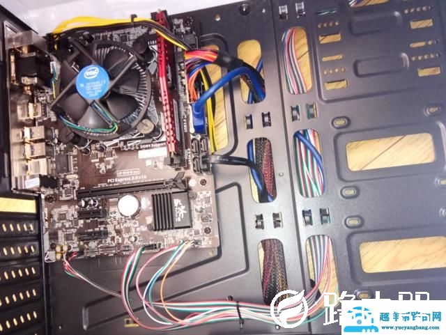 主板跟电源的线如何安装（组装电脑主机电源接线图）(18)