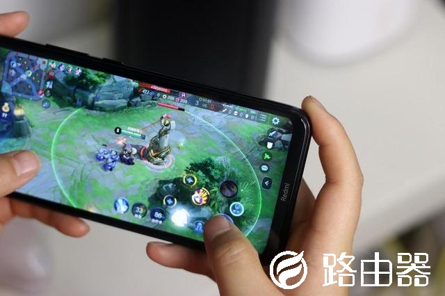 小米旗舰路由器：千兆传输超大内存，更快更稳