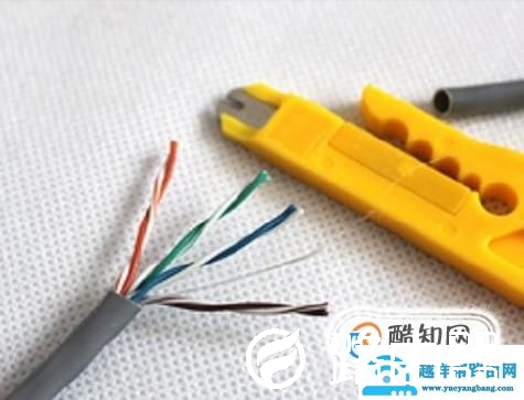 网线钳怎么夹水晶头接网线