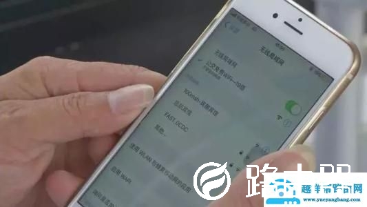 家里WiFi被蹭了怎么办？学会这4步，用手机就能修改密码