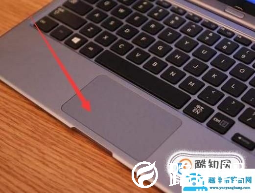 笔记本电脑滚动条自动下滑该怎么办？