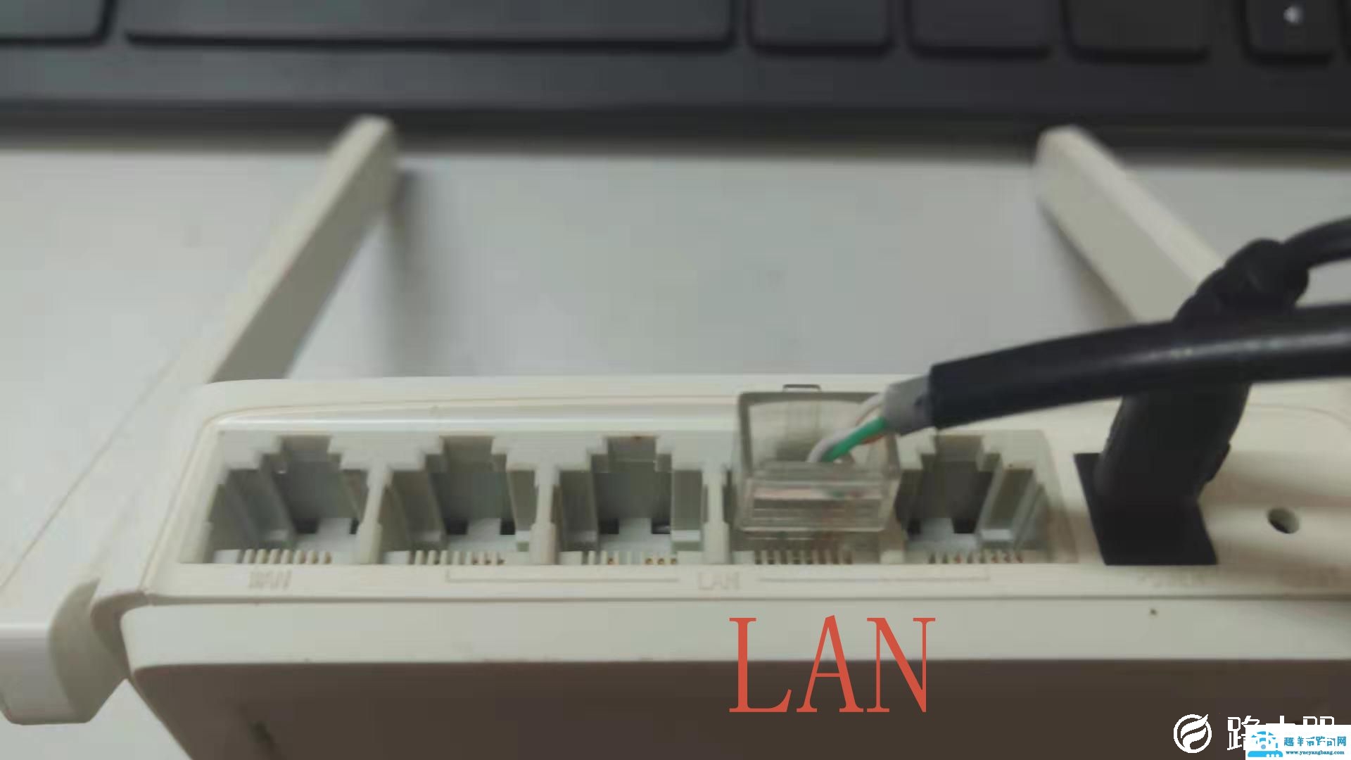 电脑没有无线网卡，教你用一根网线连接WiFi