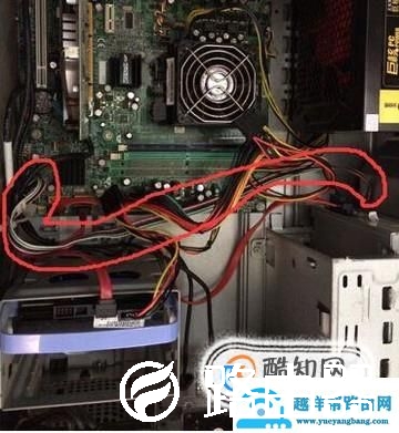 电脑黑屏，键盘和鼠标都亮怎么办？