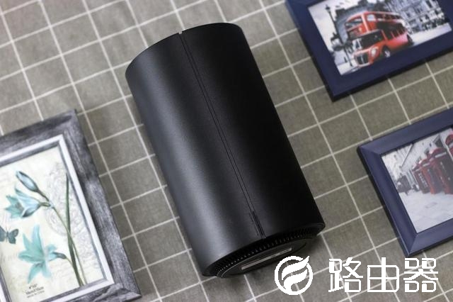 小米旗舰路由器：千兆传输超大内存，更快更稳
