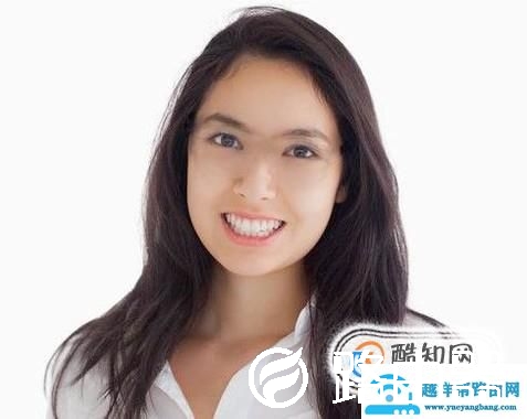 如何用PS去掉人物戴的眼镜